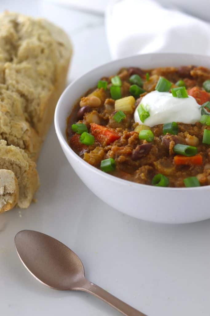 Crockpot Pumpkin turkey chili with beer bread