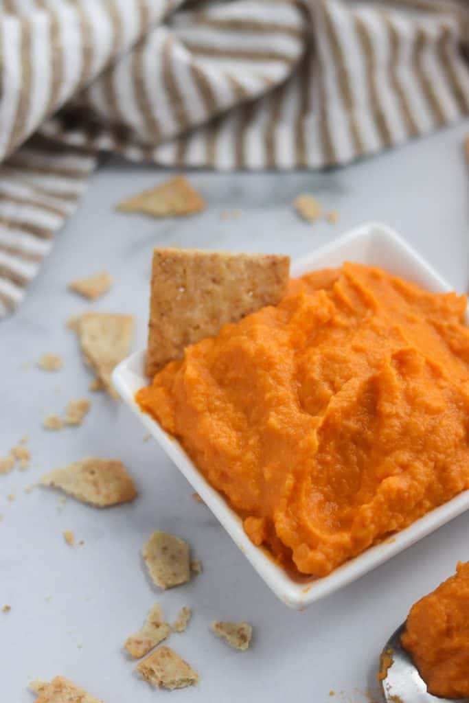 simple sriracha and carrot hummus