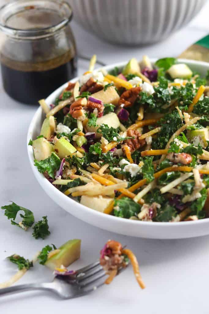 Goat cheese, pear & kale salad 