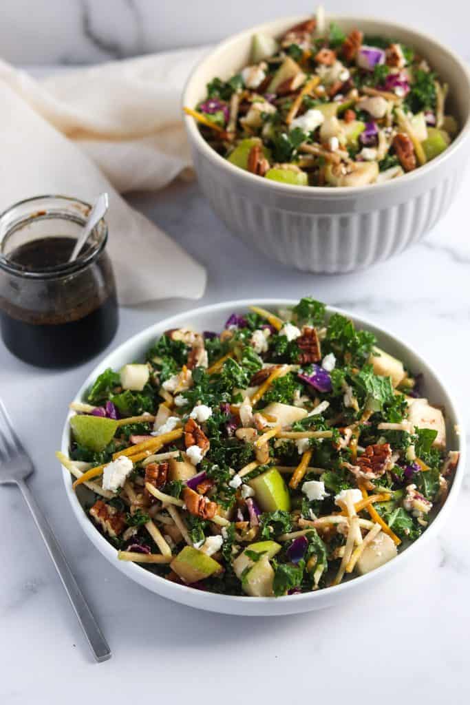 Goat cheese, pear & kale salad 