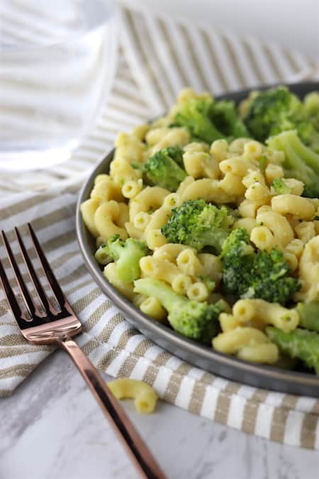 vegan broccoli macaroni and cheese