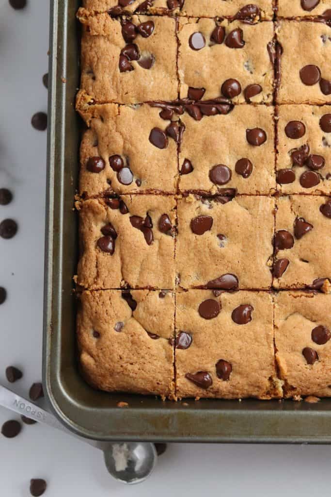 chocolate chip cookie bars