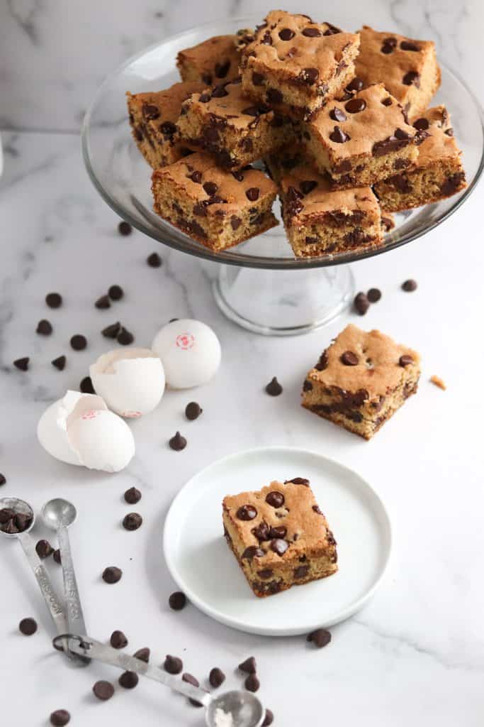 Chocolate chip cookie bars