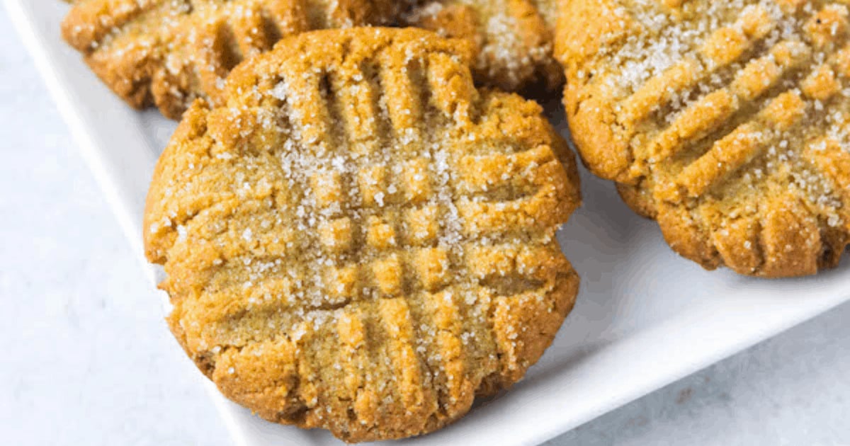 chewy-almond-flour-peanut-butter-cookies-colleen-christensen-nutrition