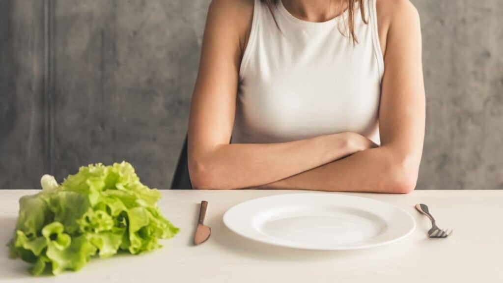 empty plate and lettuce