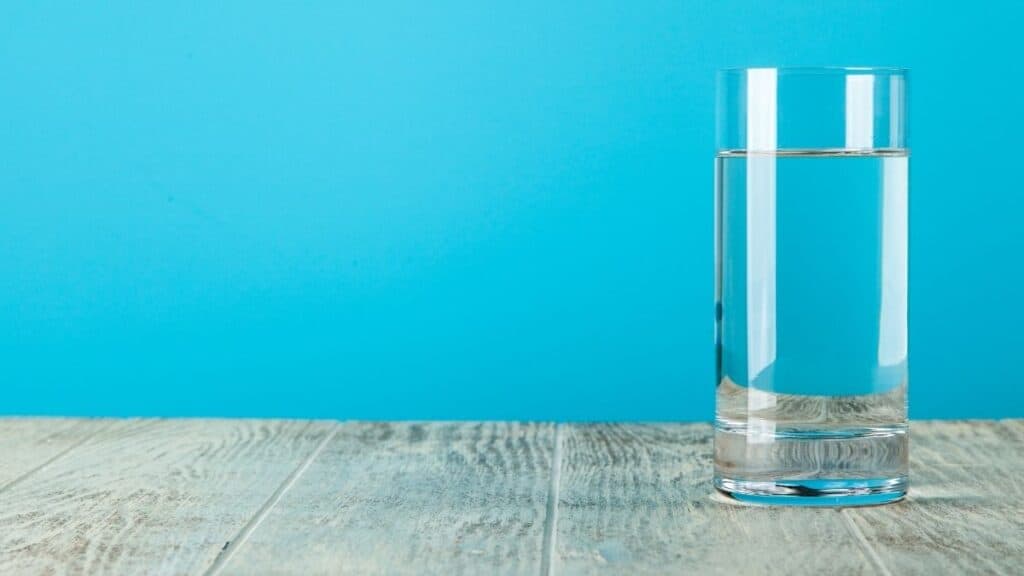 glass of water against dry fasting