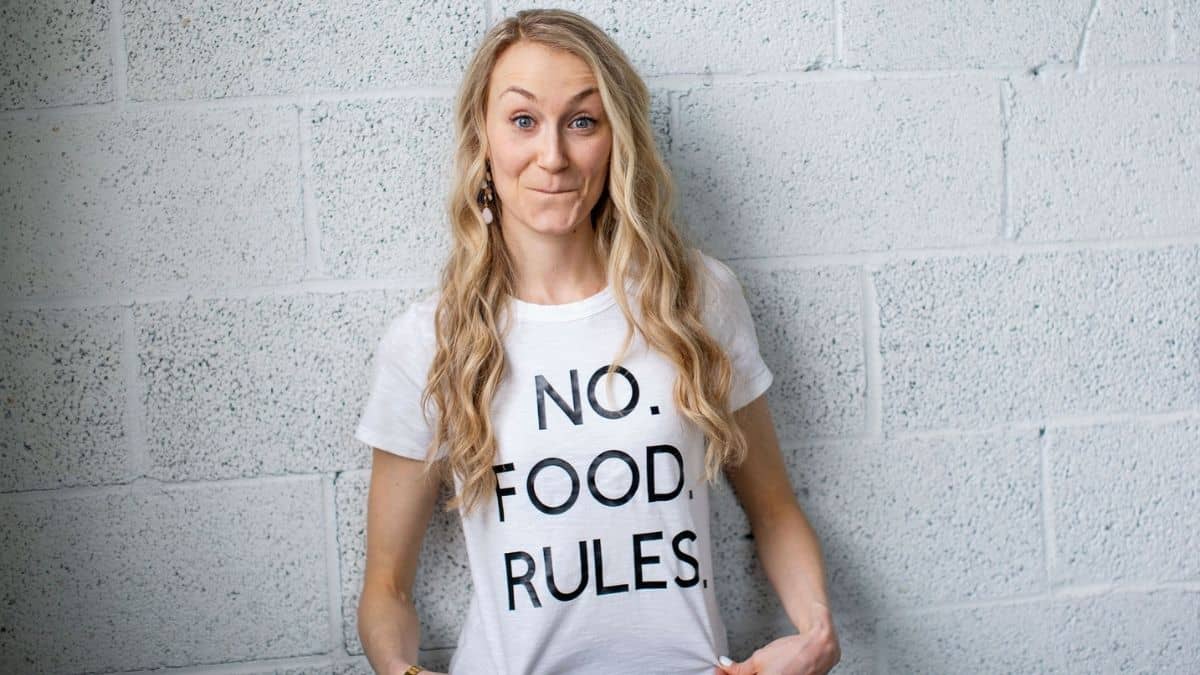 Colleen Christensen Registered Dietitian posing for the camera wearing a shirt saying No Food Rules.