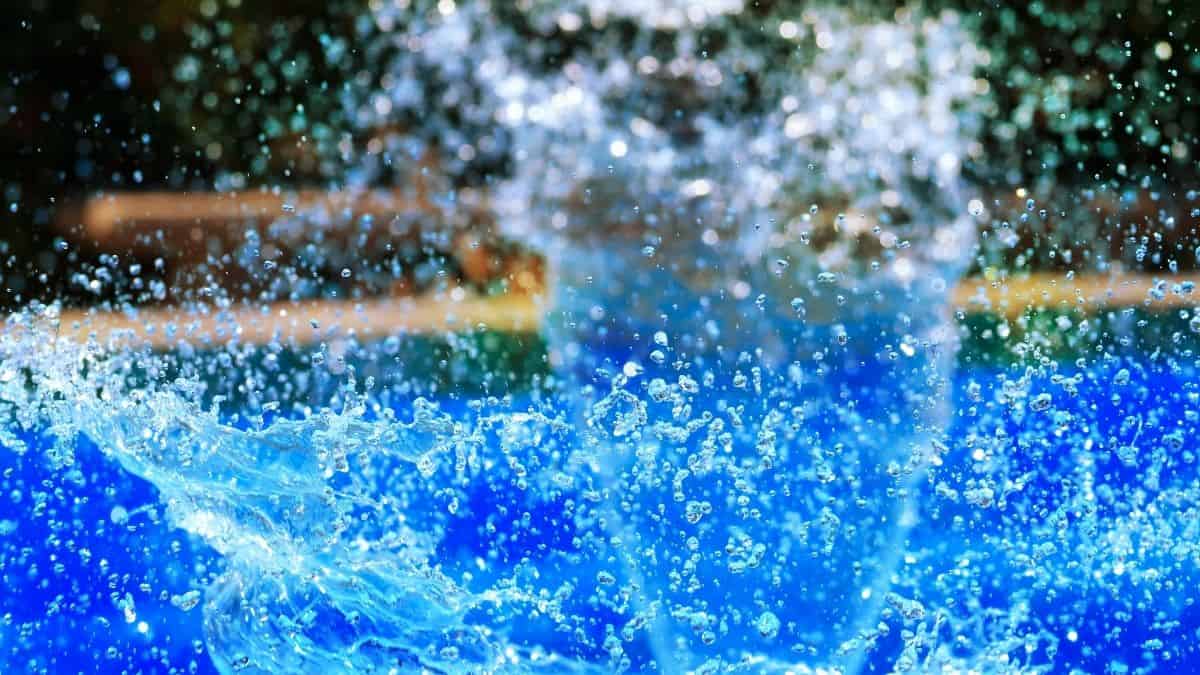 blue water splashing.