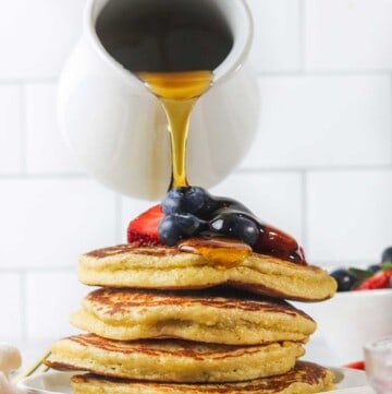 pouring syrup on protein pancakes without protein powder or banana.