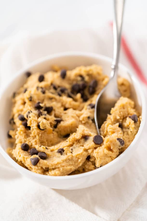 Chocolate Chip Cookie Dough Hummus - Colleen Christensen Nutrition