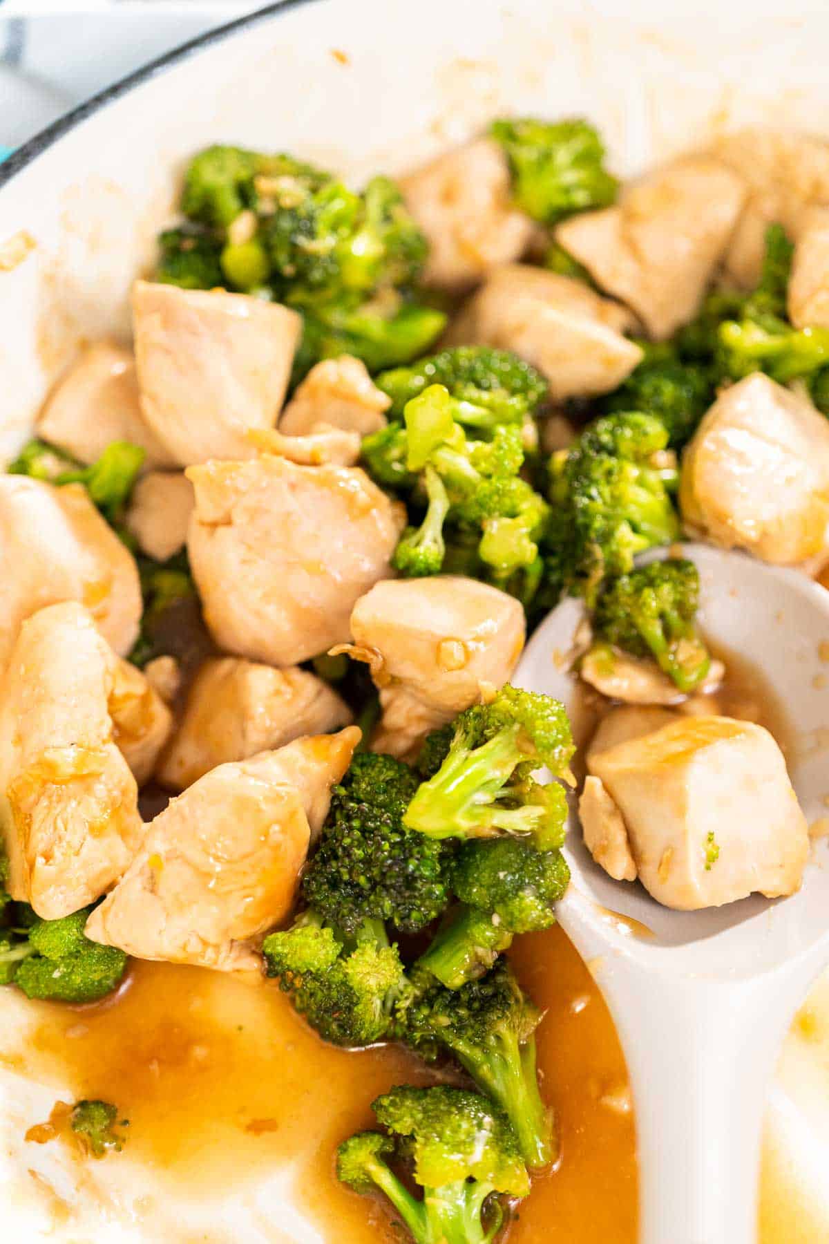 A close up of Easy Broccoli Chicken Stir Fry in a ceramic pot.