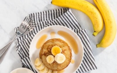 3 ingredient fluffy blender banana oat pancakes.