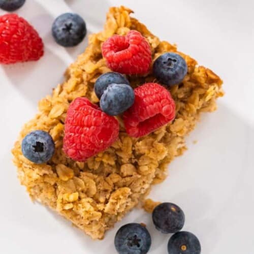A square of oatmeal bake, topped with fresh fruit.